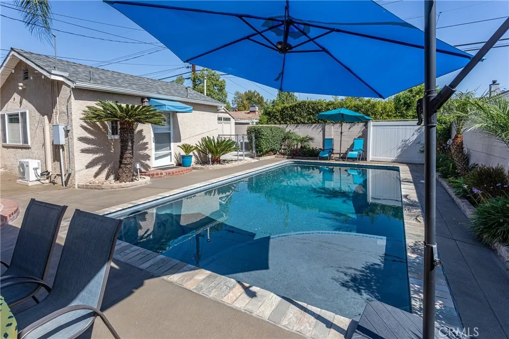 1902 N Pass Ave, Burbank, California 91505 home-pic-32